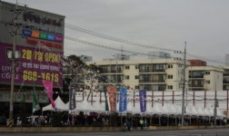 [르포]롯데캐슬 골드파크…실수요 지역민 관심 ´후끈´