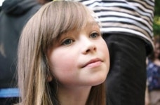 코니 탤벗, 공연 수익금 세월호 사고 유가족에 기부