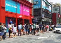 [르포] 25만원대 운동화가 3만원? 뉴발란스 ‘럭키팩’에 희비엇갈려