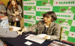 세븐일레븐, KT강남점서 혜리 팬사인회 개최