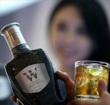 생존게임이냐 치킨게임이냐…덤 마케팅 함정에 빠진 위스키