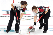 [평창올림픽] 컬링에 숨은 화학…영미가 신은 신발은?