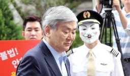 횡령·배임 혐의 조양호 한진그룹 회장 검찰 출석…성실히 조사 임할 것