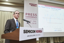[현장에서] 펠드한 세미코리서치 반도체 올해 역성장…IoT로 내년 반등