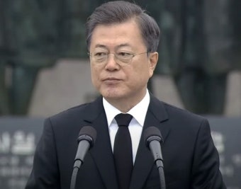 문 대통령 “일자리 노.사 협력 절대적…고용유지 기업 우선 지원”