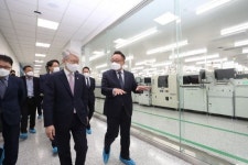 최기영 장관, 삼성 수원사업장 방문…5G 모듈·단말 개발 지원