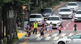 수도권 학교 전면 원격수업 전환…학원 오후 10시까지