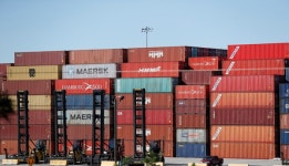 물류대란에 유류할증료까지…수출기업 울상