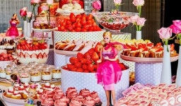 금딸기에 푹빠진 호텔업계…무제한 딸기뷔페 드세요