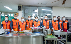 “이웃사랑에 앞장”...호반그룹, 떡국 나눔 봉사활동 진행