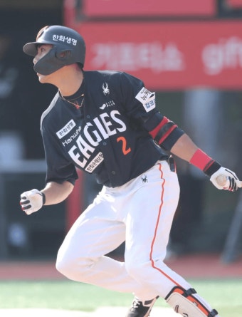 심우준 결승 2루타, 한화 개막전 역전승 주역으로 떠올라