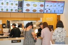 맘스터치, 일본 이어 몽골서도 맘스피자 판매 개시