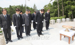 충열탑 헌화