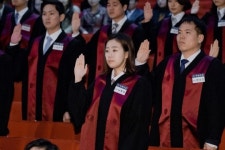 범죄엔 엄정, 사회적 약자엔 따뜻한 검사 되길