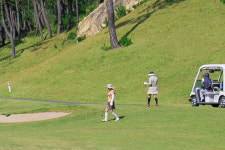 [판결] 카트서 성급히 내리던 고객 부상… “골프장 측 배상책임 없다”