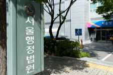 [판결] 상주기관·항공사·업체직원으로 공항 정규 출입증 발급 한정은 위법