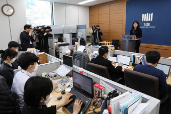 '박사방' 조주빈, 14개 혐의로 구속기소… '범단 혐의'는 일단 빠져