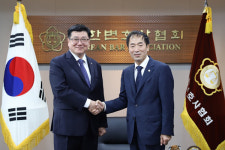이찬희 대한변협회장, 최영승 법무사협회장 환담