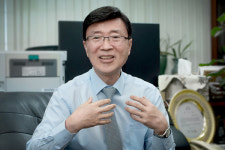 [법조라운지 커버스토리] 자폐인 권익보호의 代父… 김용직 케이씨엘 변호사