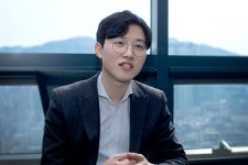 [목요초대석] '헌법에 없는 언어' 저자 정관영 변호사