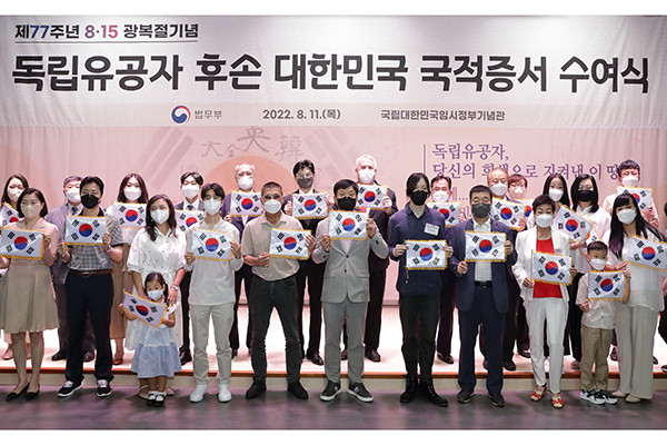 가수 션이 독립유공자 후손을 위한 14호 보금자리를 완성하며 새로운 희망 제공