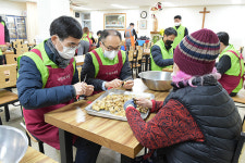 대검찰청, 종무식 대신 급식 봉사로 연말 마무리