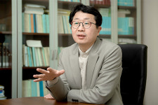 “현실과 미래를 잇는 화두를 찾기 위해 나설 것”… 이정엽 서울회생법원 부장판사