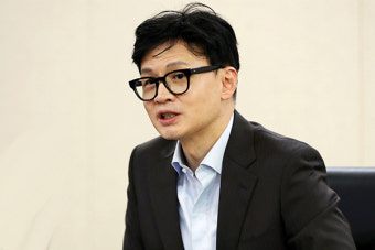한동훈 장관 "가짜뉴스·선거 공작, 처벌 안 받으니 '남는 장사' 됐다"