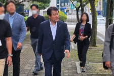 선거 앞두고 떡값 돌린 김충섭 김천시장 구속 기소