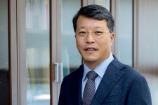 [로스쿨 15년, 길을 묻다] ③ 김일환 성균관대 로스쿨 원장 “시대에 안 맞는 로스쿨 제도가 학생들을 정신과로 내몰아”