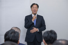 변호사안병민사무소 | "껍데기는 가라! 안병희가 왔다!" 안병희 변협회장 후보 선거사무소 개소식