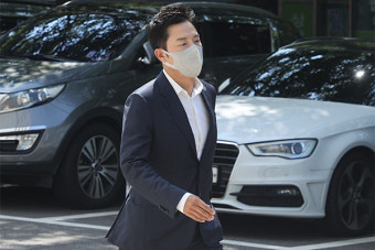 [판결] '코인 불법 상장 대가 30억' 빗썸 이상준·전직 골퍼 안성현 1심 실형