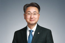 대륜, 김준성 전 광주고법 판사 영입