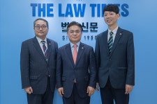 윤승규 대한행정사회장 당선인·남상기 前미래전략본부장·이시진 감사 당선인 법률신문사 내방