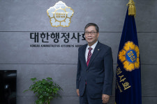 [인터뷰] 제도적 기반 구축해 혼란 극복···전문인증 과정도 신설 - 황해봉 제2대 대한행정사회장