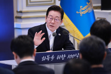 이 대통령, 검찰 제도 개편에 
