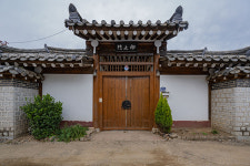 (8) 할머니는 밀양 읍내 나들이 때마다 인력거 두 대를 불렀다