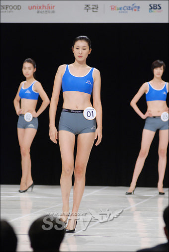 [SS포토] 워킹심사 받고 있는 모델 김희영