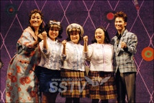 [SS포토] 출연 배우들이 외치는 헤어스프레이 화이팅!