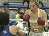 여자복싱 간판 김주희, 눈부상에도 투혼발휘해 통합챔프 따내