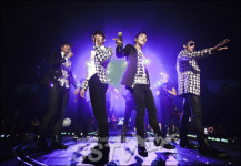2AM 콘서트, 발라드서 댄스-락까지…아이돌을 뛰어 넘었다