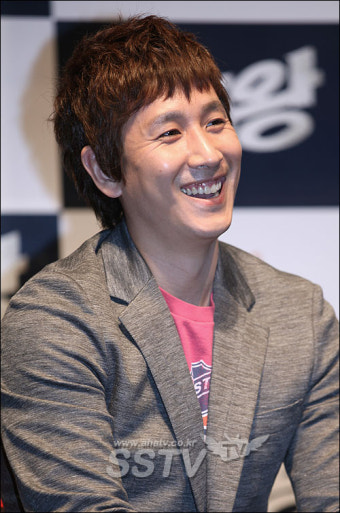 [SS포토] '체포왕' 이선균, '여심녹이는 미소'
