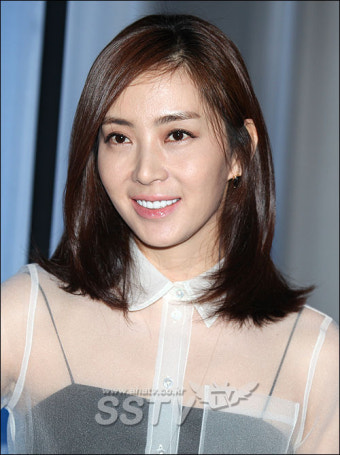 송윤아, 나이 잊은 '고탄력 피부' 시선집중