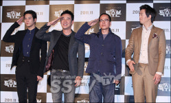 [SS포토] 특수본 김정태, 엥? 아직도 경례하고 있네