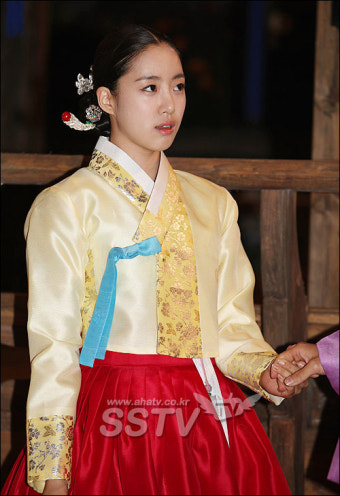 [SS포토] '인수대비' 함은정, 백성현 손붙잡고 '리얼한 표정연기'