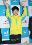 [SS포토] 김수현 팬사인회, 난데없이 일어나 아 신난다~!