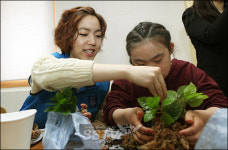 [SS포토] 티아라 화영, 내가 할수 있는건 한줌의 흙이라오~