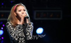 [SS포토] 안다미로 쇼케이스, 호소력 짙은 목소리