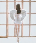 박태준 외모지상주의, 하늘 흰 레이스 의상에 천사 날개 달고 발바닥은 더러움~