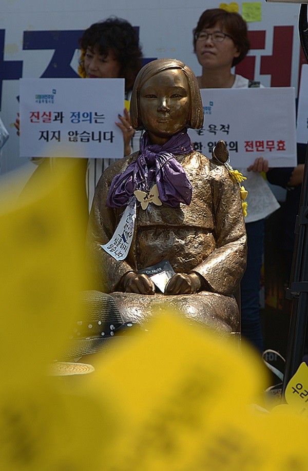 위안부 피해자들의 명예와 존엄 회복을 위해 노력 - 대통령, 인권과 정의에 헌신적인 약속